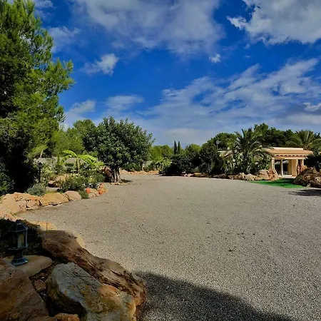 Villa Intermezzo, Stunning Modern Family-friendly Finca Santa Eularia des Riu