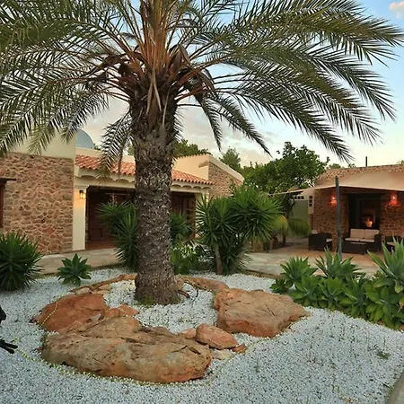 Intermezzo, Stunning Modern Family-friendly Finca Villa Santa Eularia des Riu