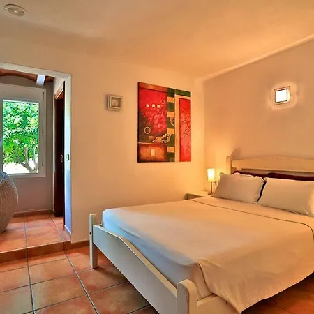 Intermezzo, Stunning Modern Family-friendly Finca * Santa Eularia des Riu