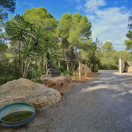 Intermezzo, Stunning Modern Family-friendly Finca Villa Santa Eularia des Riu
