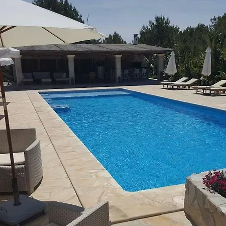Intermezzo, Stunning Modern Family-friendly Finca Villa Santa Eularia des Riu