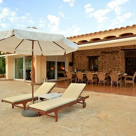 Intermezzo, Stunning Modern Family-friendly Finca Villa Santa Eularia des Riu