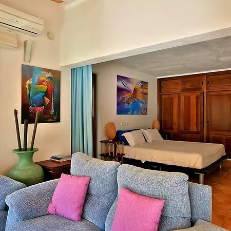 Villa Intermezzo, Stunning Modern Family-friendly Finca *