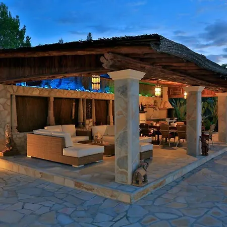 Villa Intermezzo, Stunning Modern Family-friendly Finca *