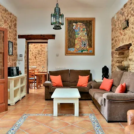 Intermezzo, Stunning Modern Family-friendly Finca Villa Santa Eularia des Riu